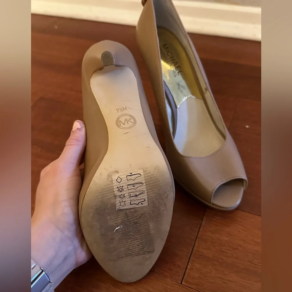Michael Kors Nude Pumps - Picture 4 of 4